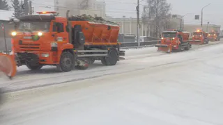 В Пензе снег с улиц счищают 53 машины