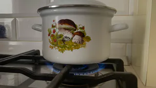 Нужно ли сливать «первую воду» при варке мяса: рассказал шеф-повар - запомните раз и навсегда