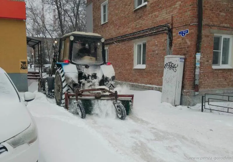 В Пензе продолжается уборка последствий прошедшего снегопада