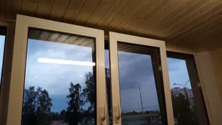 Отделка балкона «вагонкой»: эстетика и универсальность