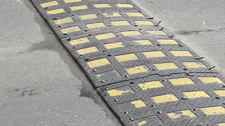 На Советской Армии обнаружен опасный "лежачий полицейский" с торчащими гвоздями