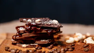 «Не берите даже по акции - сплошная пальма»: эксперты объяснили, какие бренды шоколада используют пальмовое масло, а какие – нет