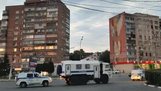 На площади Димитрова в Рязани сотрудники спецназа МВД задержали мужчину в шортах