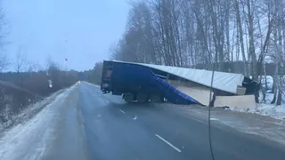 20 января под Касимовом фура съехала в кювет