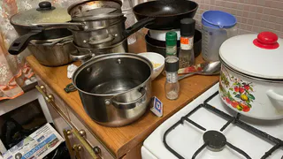 Сковорода очистится от жира и нагара за секунды: поможет дешевое аптечное средство