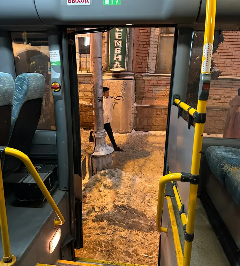 В Пензе пассажирка автобуса лезла в драку и оскорбляла кондуктора