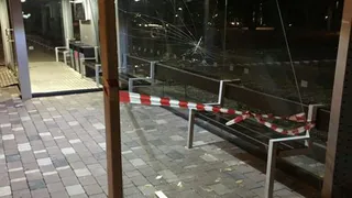 В нижнекамском парке "СемьЯ" вандалы разгромили новую остановку