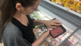 Не рискуйте: популярные товары, которые нельзя покупать по скидкам и акциям - легко отравиться