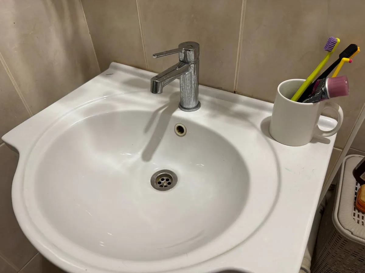 1 ложка и 1 чашка в раковину: жир ушел за 5 минут — эффективнее, чем уксус и сода