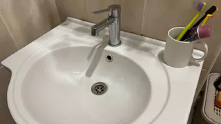 1 ложка и 1 чашка в раковину: жир ушел за 5 минут — эффективнее, чем уксус и сода