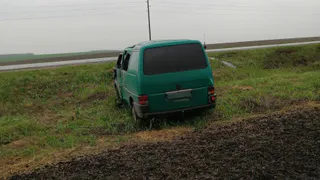 Не учла погодные условия: в Пронском районе “Фольксваген” вылетел в кювет