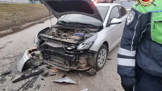 В Чебоксарах водитель скрылся с места ДТП после аварии с тремя автомобилями