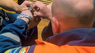 Спасатели из Магнитогорска помогли освободить пальчик пятилетней девочки от тугого кольца