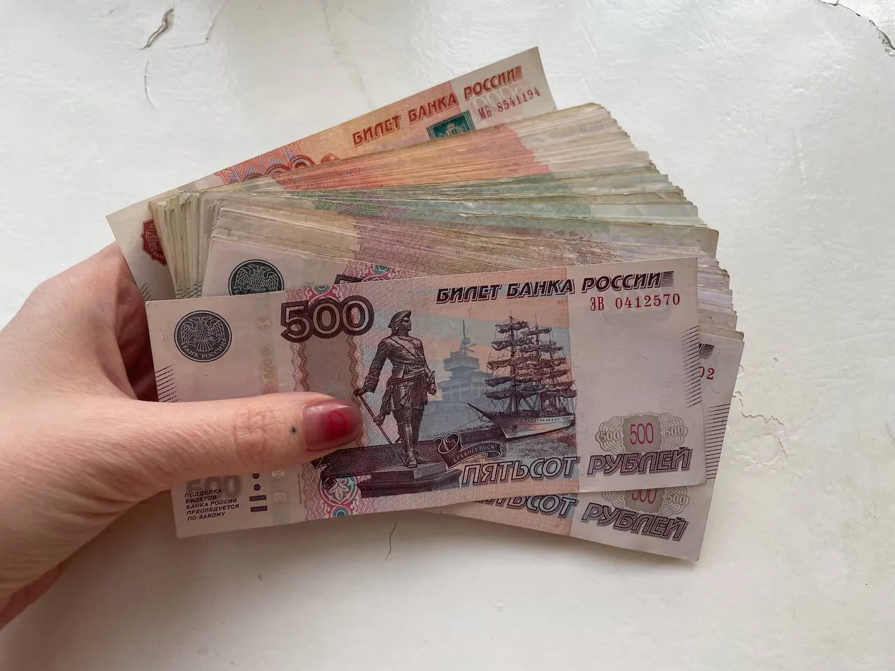 Всего одна простая фраза, а денег - целые карманы: что нужно говорить перед выходом из дома для богатства