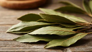 Зажгите лавровый лист в квартире - лишь немногие знают, для чего это нужно