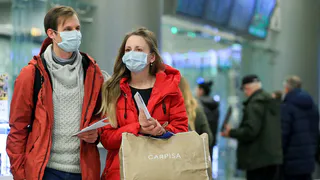 Опять болезнь? У вернувшихся с отдыха туристов находят коронавирус