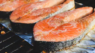 Именно эта рыба просто кишит паразитами: мы ее подаем на стол и даем детям. В ней нашли 10-метровых червей