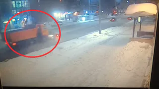 В центре Рязани КАМаз протаранил легковушку: видео