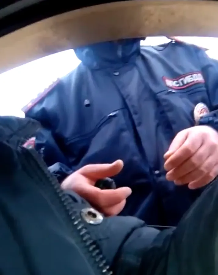 Рязанец вступил в спор с инспектором ГИБДД и заснял это на видео