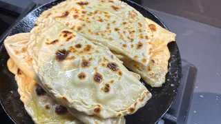 Вкуснее чем в булочной: кавказские лепешки "на пустом месте": 5 минут на сковороде - и гора хлеба готова