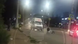 В Рязани на улице Мервинской водитель микроавтобуса сшиб 40-летнего пешехода