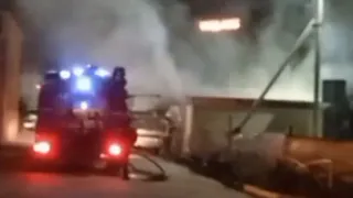 На улице Шереметьевской в Рязани пожар на контейнерной площадке перекинулся на автомобиль