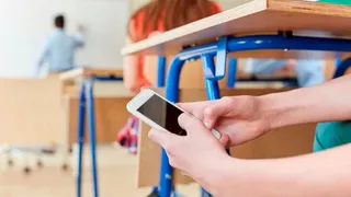 В школах могут запретить мобильные телефоны