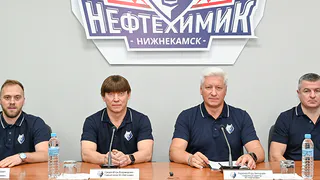 ХК «Нефтехимик» уложился в пол зарплат