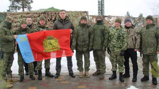 Флаг Владимирской области прошёл с участником боевых действий путь от фронта до дома