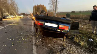 В Рязанской области в ДТП с перевернувшимся авто пострадали 2 человека