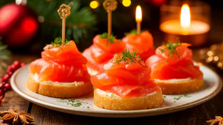Канапе с красной рыбкой - обалденная закуска на новогодний стол. Порадуйте хозяйку года для привлечения удачи