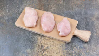 "Не мясо, а сплошная химия": Эксперты уже назвали худший бренд филе цыпленка