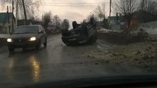 В поселке Мирный перевернулся автомобиль - подробности от очевидцев