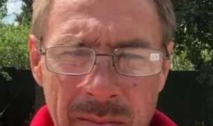 В Челябинской области вторую неделю не могут найти 46-летнего мужчину в разноцветной шапке