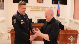 Во Владимирской области вручили российский паспорт переселенцу из Германии