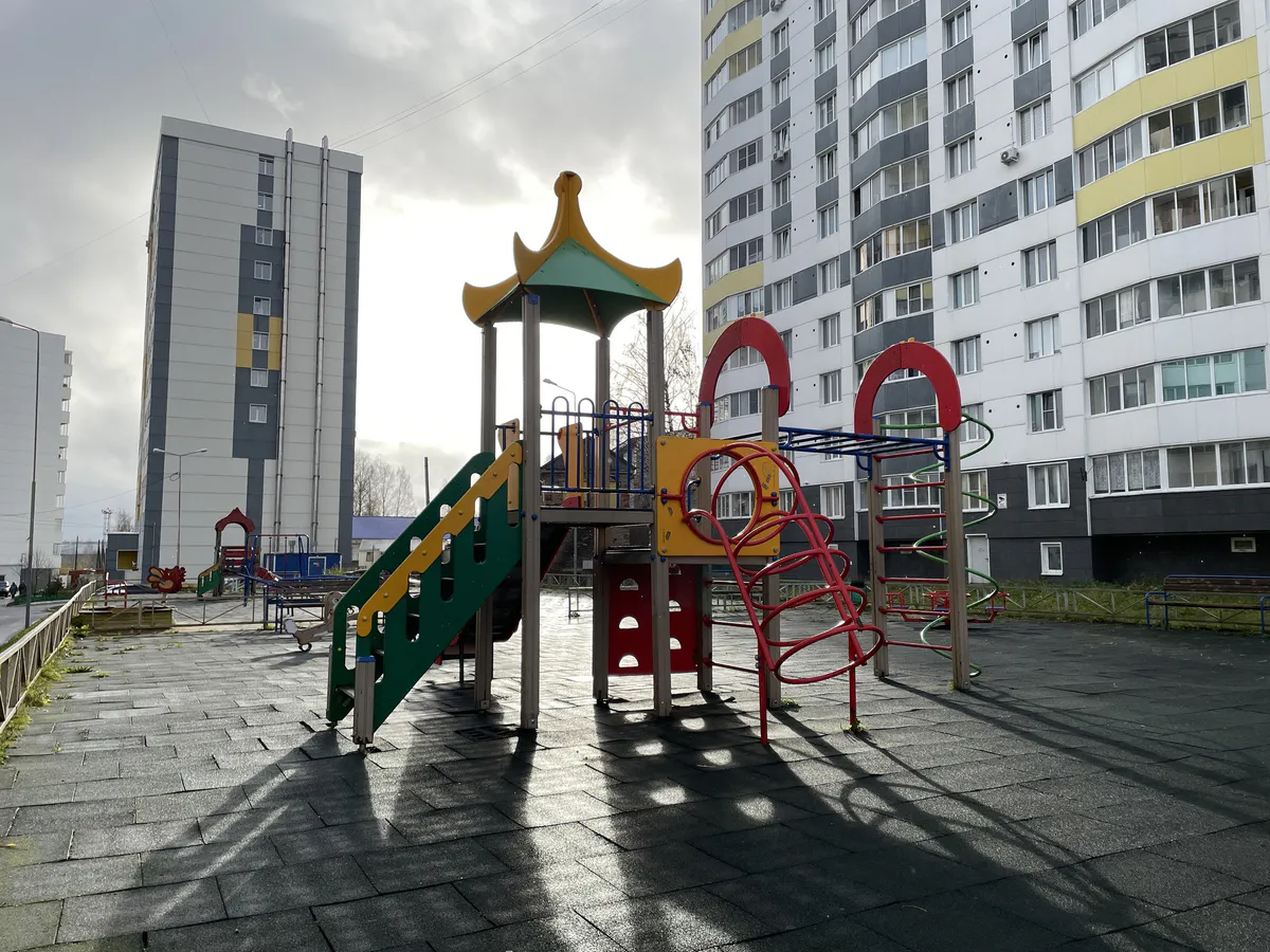 Благодаря инициативному бюджетированию в 134 микрорайоне Магнитогорска преобразилась спортивно-игровая площадка