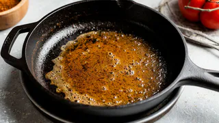 Решил проблемы с нагаром и жиром на сковородах. Помог "лайфхак" из советского журнала