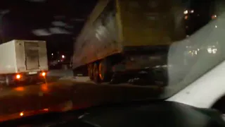 Тройное ДТП на Московском шоссе с участием грузовиков