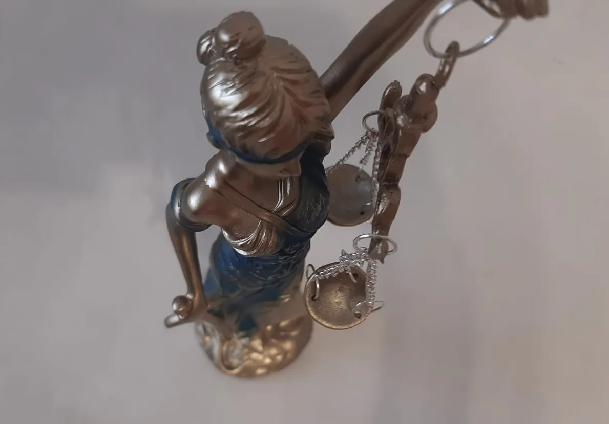 В Татарстане по горячим следам задержали рецидивиста, который вырвал у прохожего барсетку