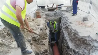 Сухая дорога: под Астраханским мостом укладывают дополнительную ливневку