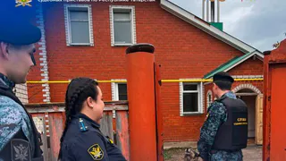 В Татарстане судебные приставы принудительно выдворили мужчину из дома сестры