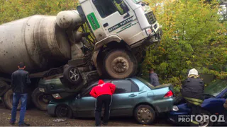 Бетономешалка "сгребла" 12 автомобилей во Владимире