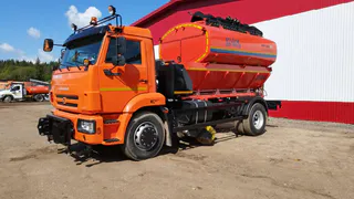 Сыктывкарские дорожники получили нового "зимнего бойца"