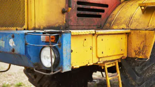 В Чувашии рабочего насмерть придавило кузовом КамАЗа