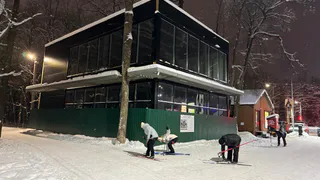 Стало известно, кто является собственником двухэтажного павильона на Олимпийской аллее