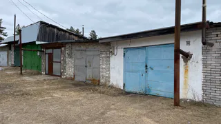 В Коми подростки ремонтировали велосипед в чужом гараже и повредили автомобиль