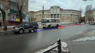 В Сыктывкаре пассажирка маршрутного автобуса №23 потеряла передние зубы в результате ДТП