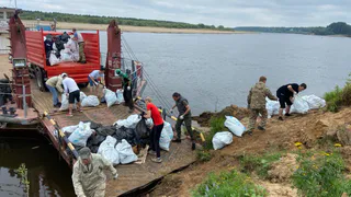 В Коми экологический десант очистил берег Вычегды от 10 тонн мусора