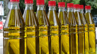 Янтарная гадость в прозрачной бутылке: Роскачество назвало худшие бренды растительного масла