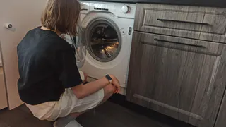 Никогда не кидайте колпачок с гелем в барабан "стиралки" - и вот почему. Из-за одного действия куча проблем 
